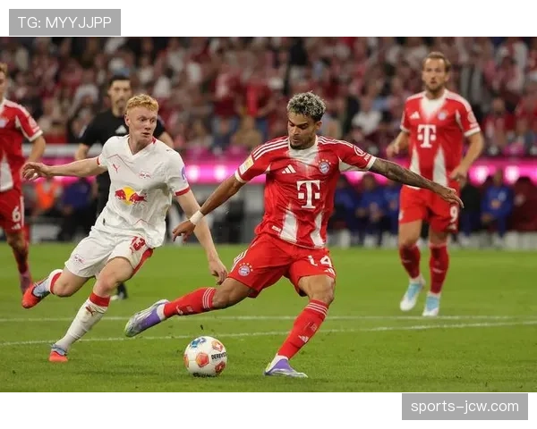 拜仁2-1客胜巴黎 迪亚斯梅开二度后染红成比赛转折点